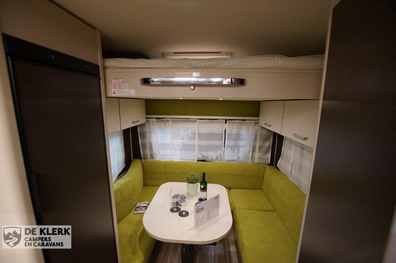 De rondzit wanneer het bed omhoog is geklapt.