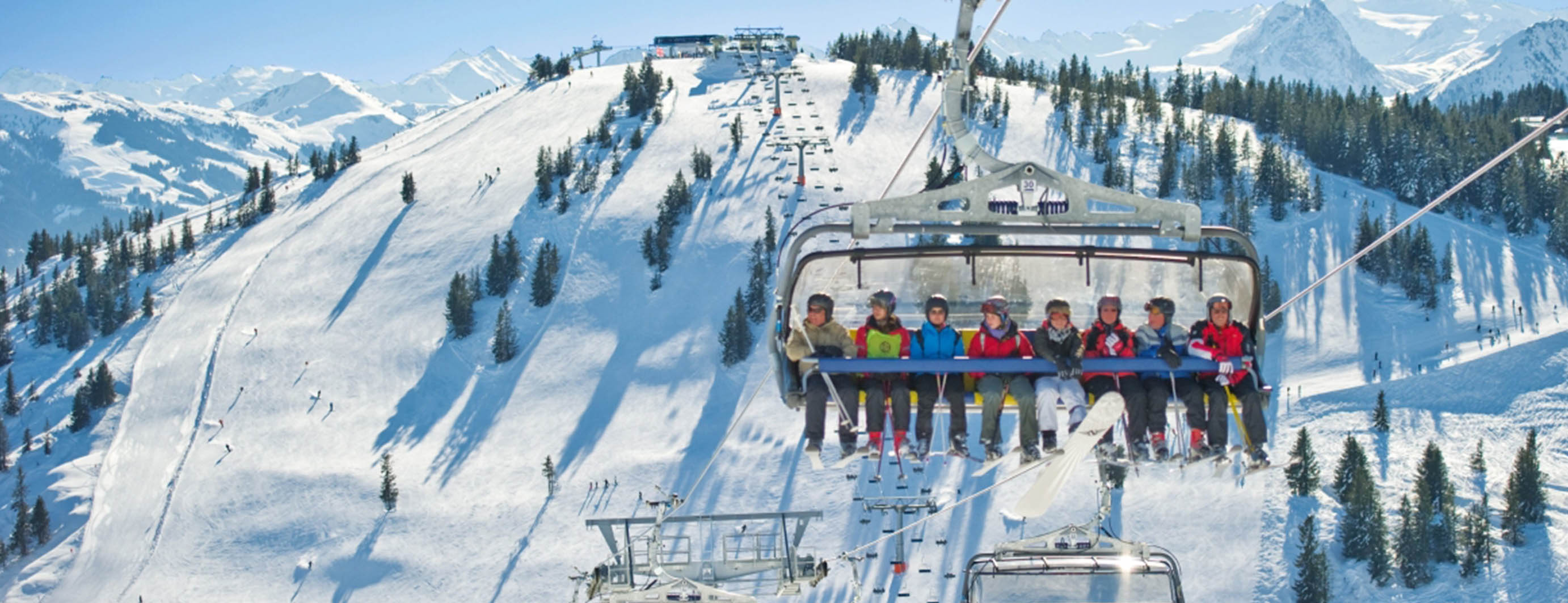 Skilift in Brixem Im Thale tijdens het winterkamperen.