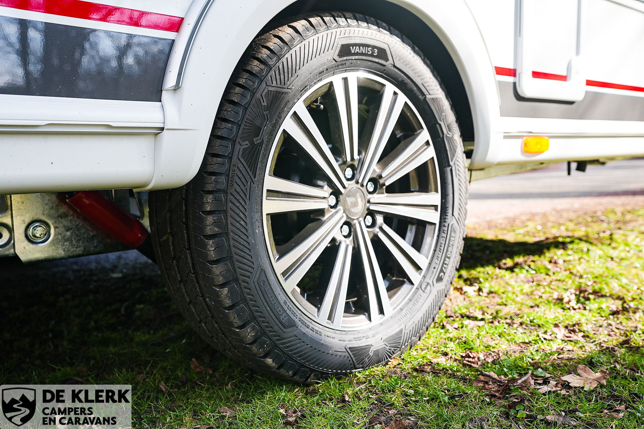 Dethleffs Nomad 460 EL Gratis mover en luifel foto 8