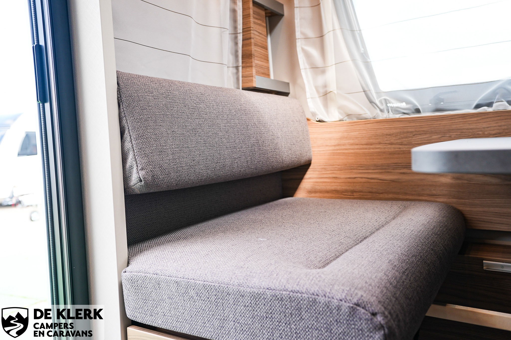 Dethleffs Nomad 460 EL Gratis mover en luifel foto 8