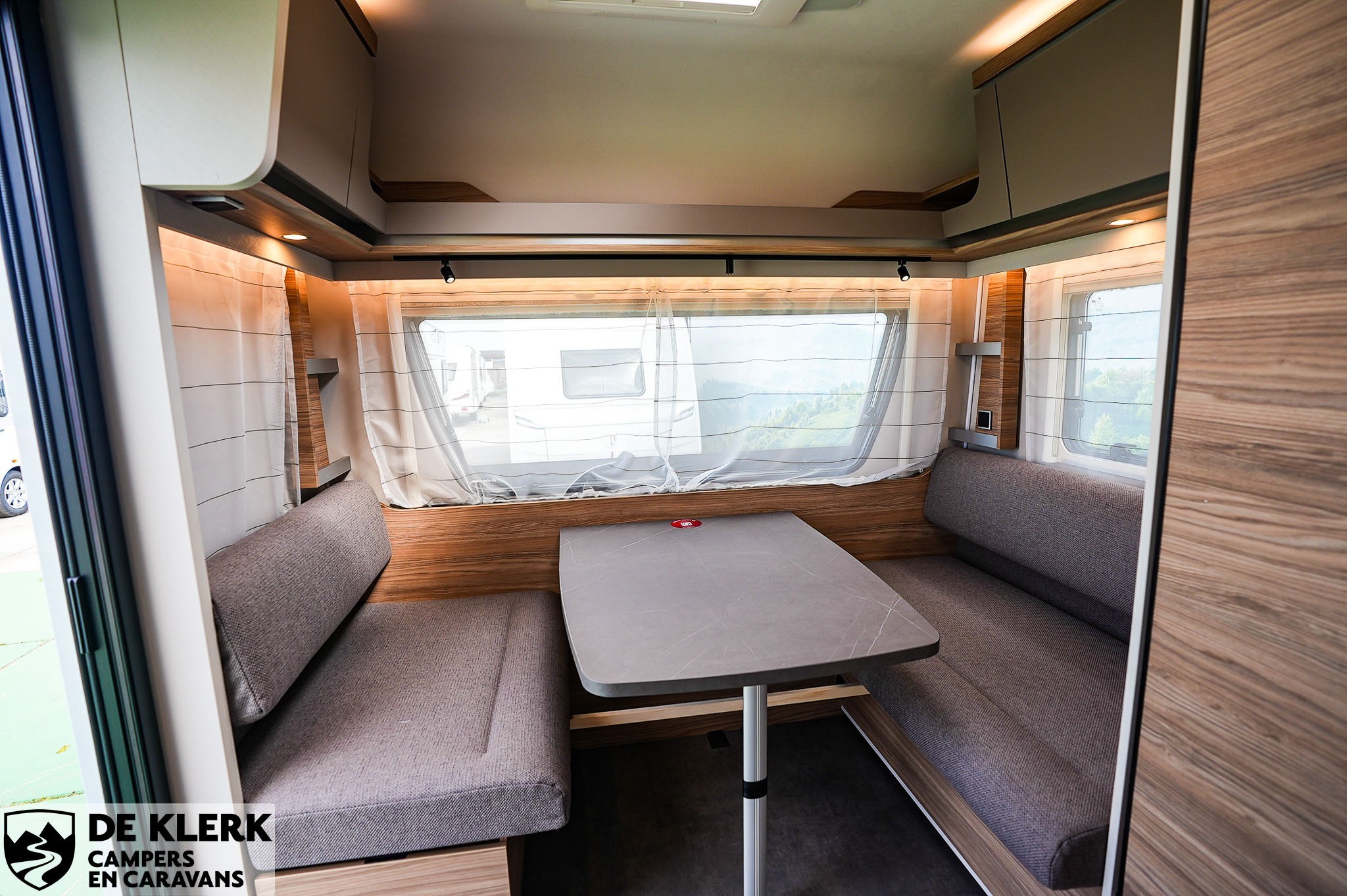 Dethleffs Nomad 460 EL Gratis mover en luifel foto 7