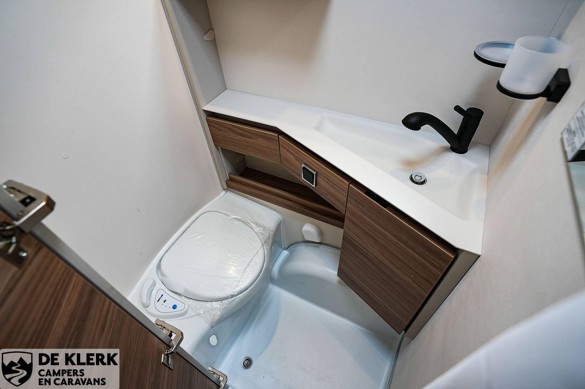 Dethleffs Nomad 460 EL Gratis mover en luifel foto 19