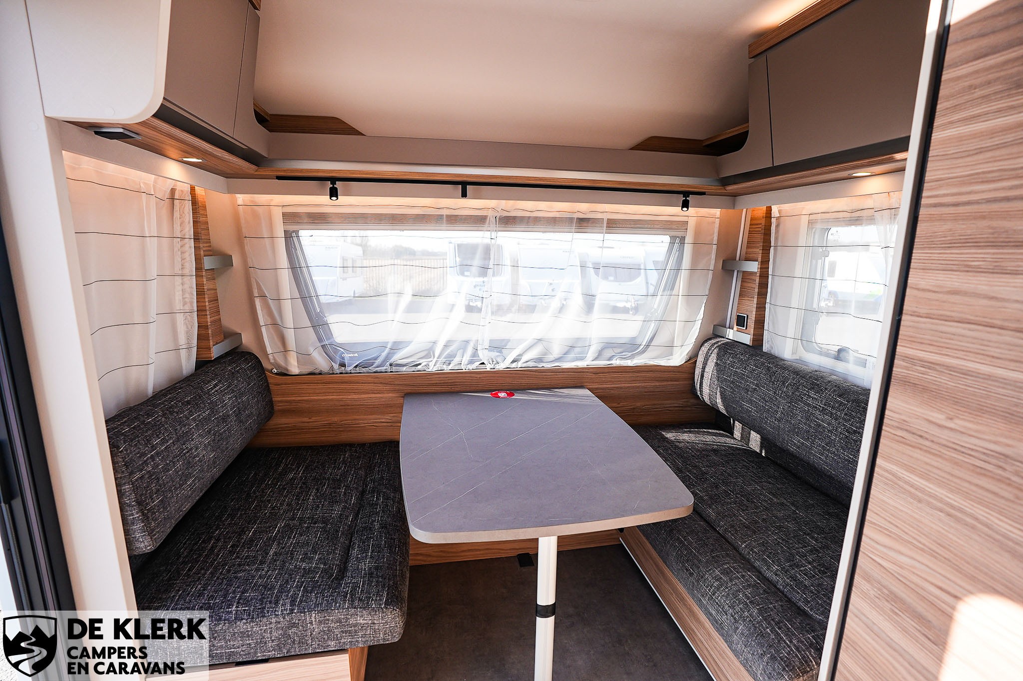 Dethleffs Nomad 460 EL Gratis mover en luifel foto 9