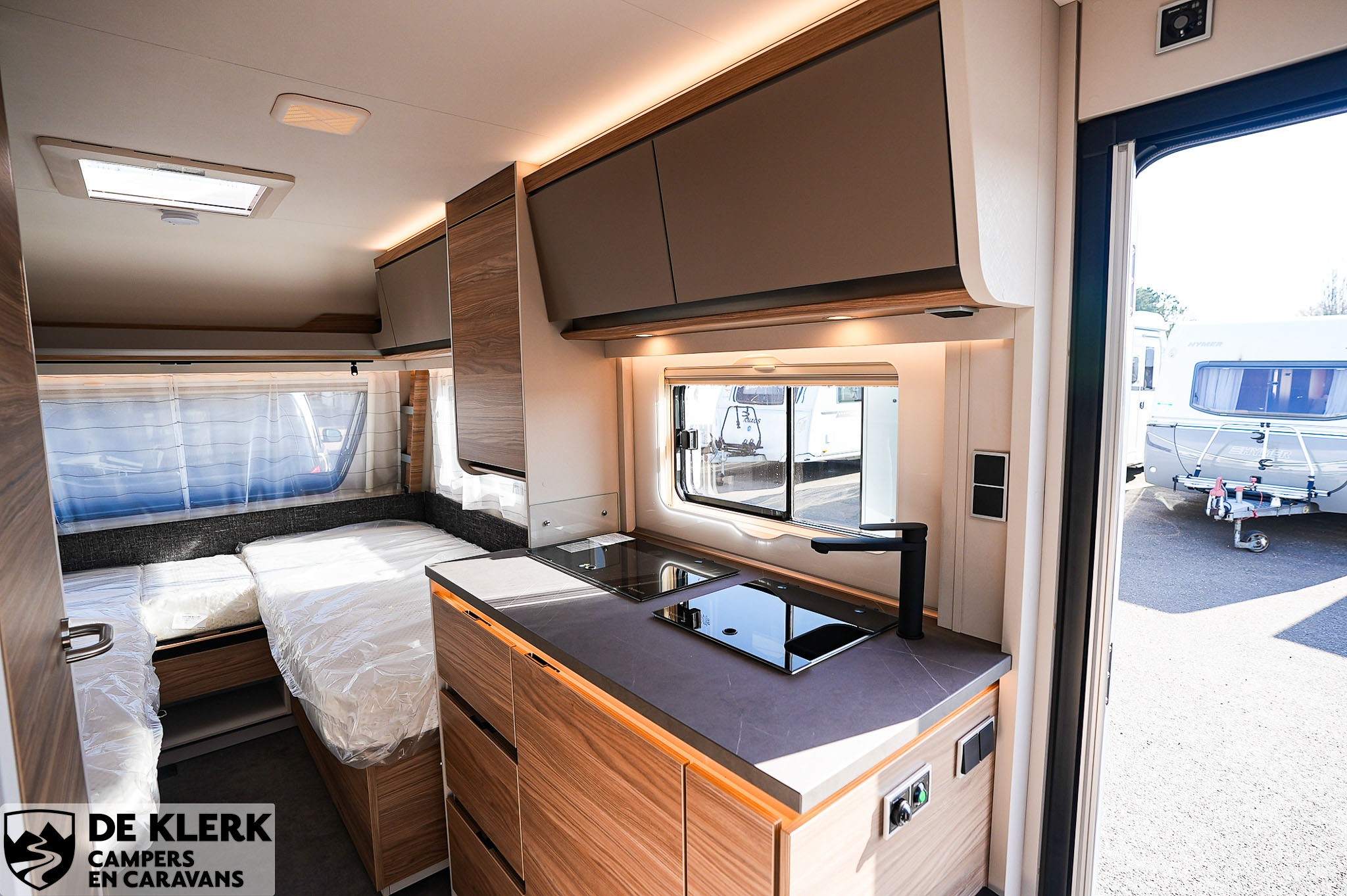 Dethleffs Nomad 460 EL Gratis mover en luifel foto 10