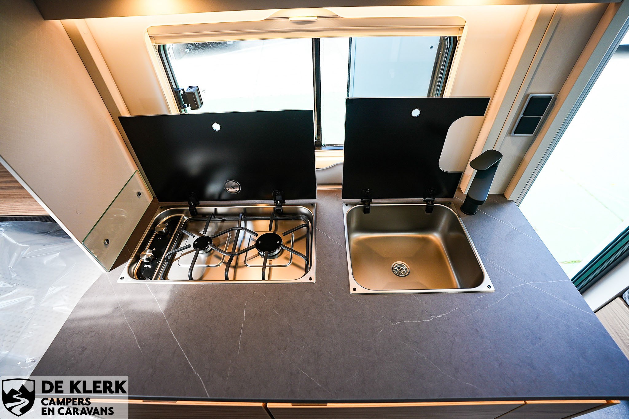 Dethleffs Nomad 460 EL Gratis mover en luifel foto 11