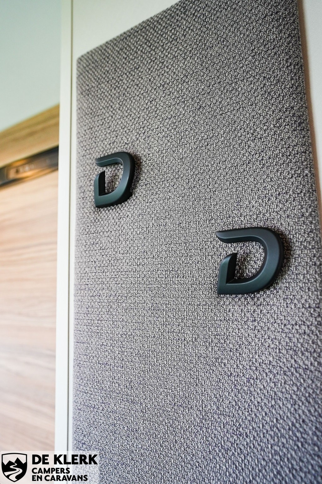 Dethleffs Nomad 460 EL Gratis mover en luifel foto 13