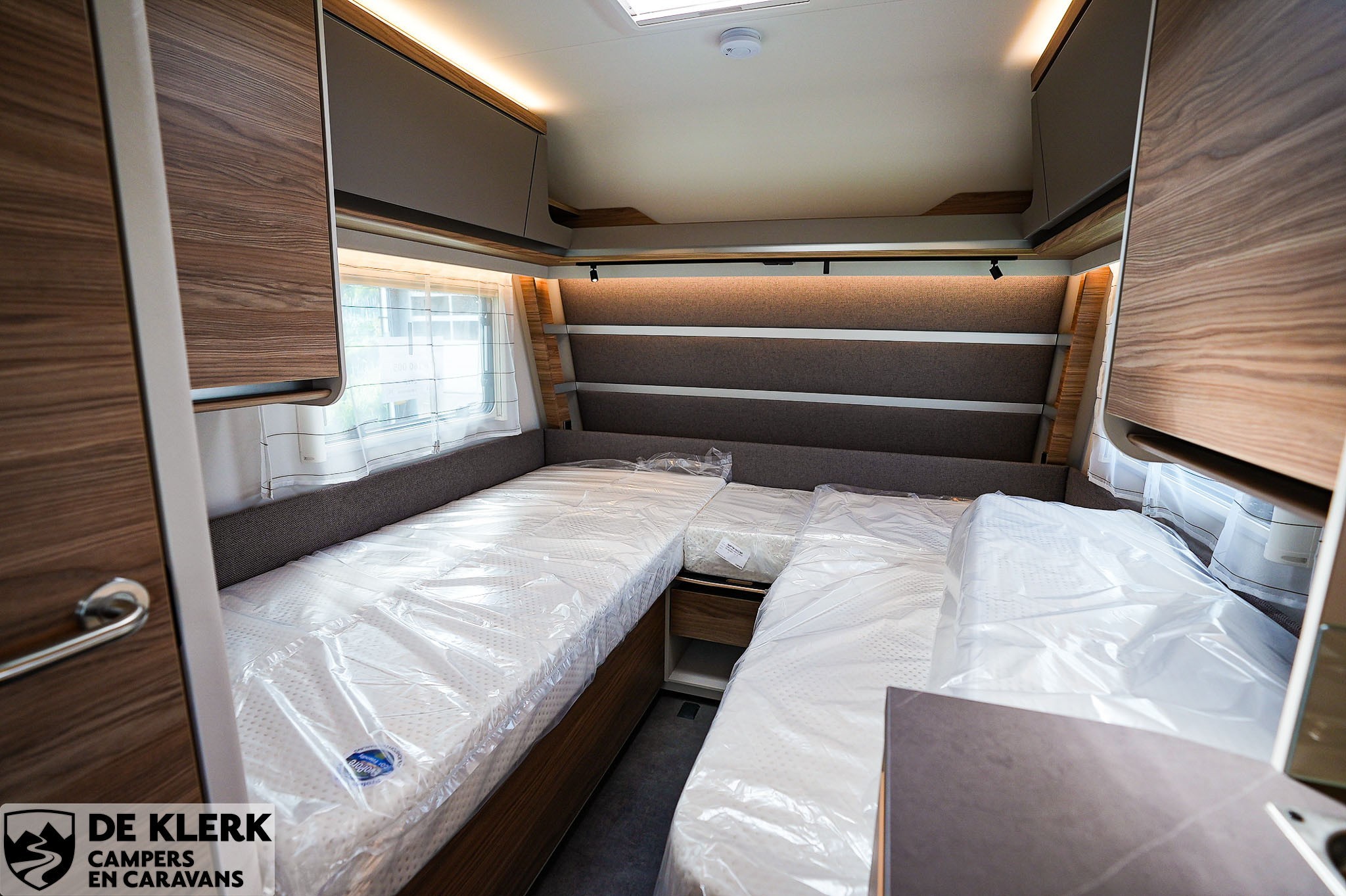 Dethleffs Nomad 460 EL Gratis mover en luifel foto 14