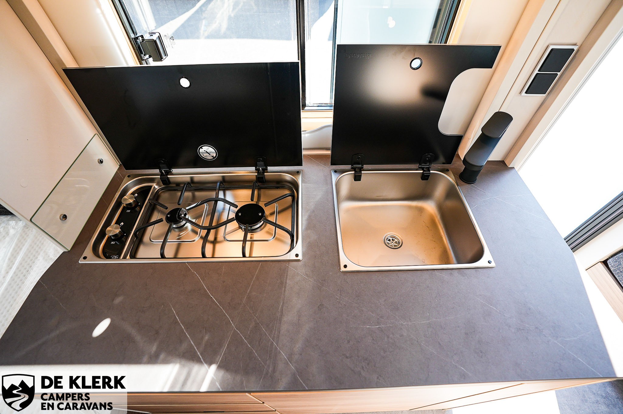 Dethleffs Nomad 460 EL Gratis mover en luifel foto 15