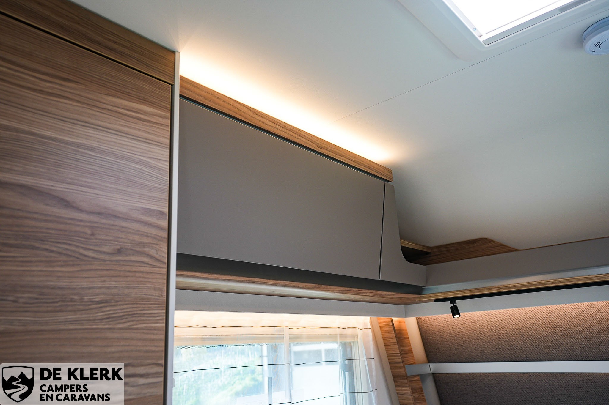 Dethleffs Nomad 460 EL Gratis mover en luifel foto 15