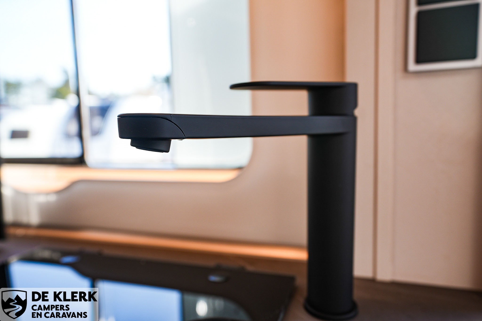 Dethleffs Nomad 460 EL Gratis mover en luifel foto 16