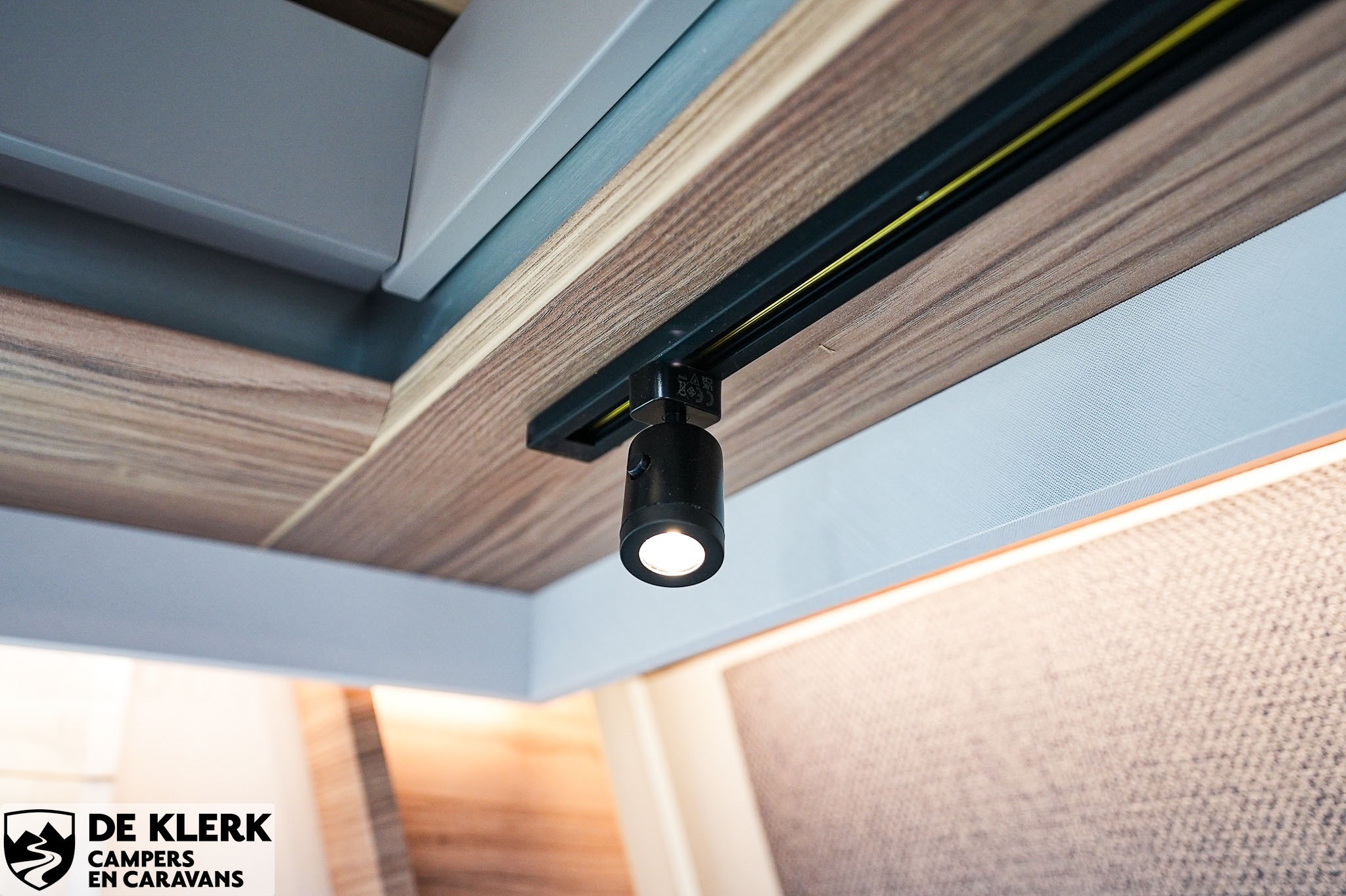 Dethleffs Nomad 460 EL Gratis mover en luifel foto 16