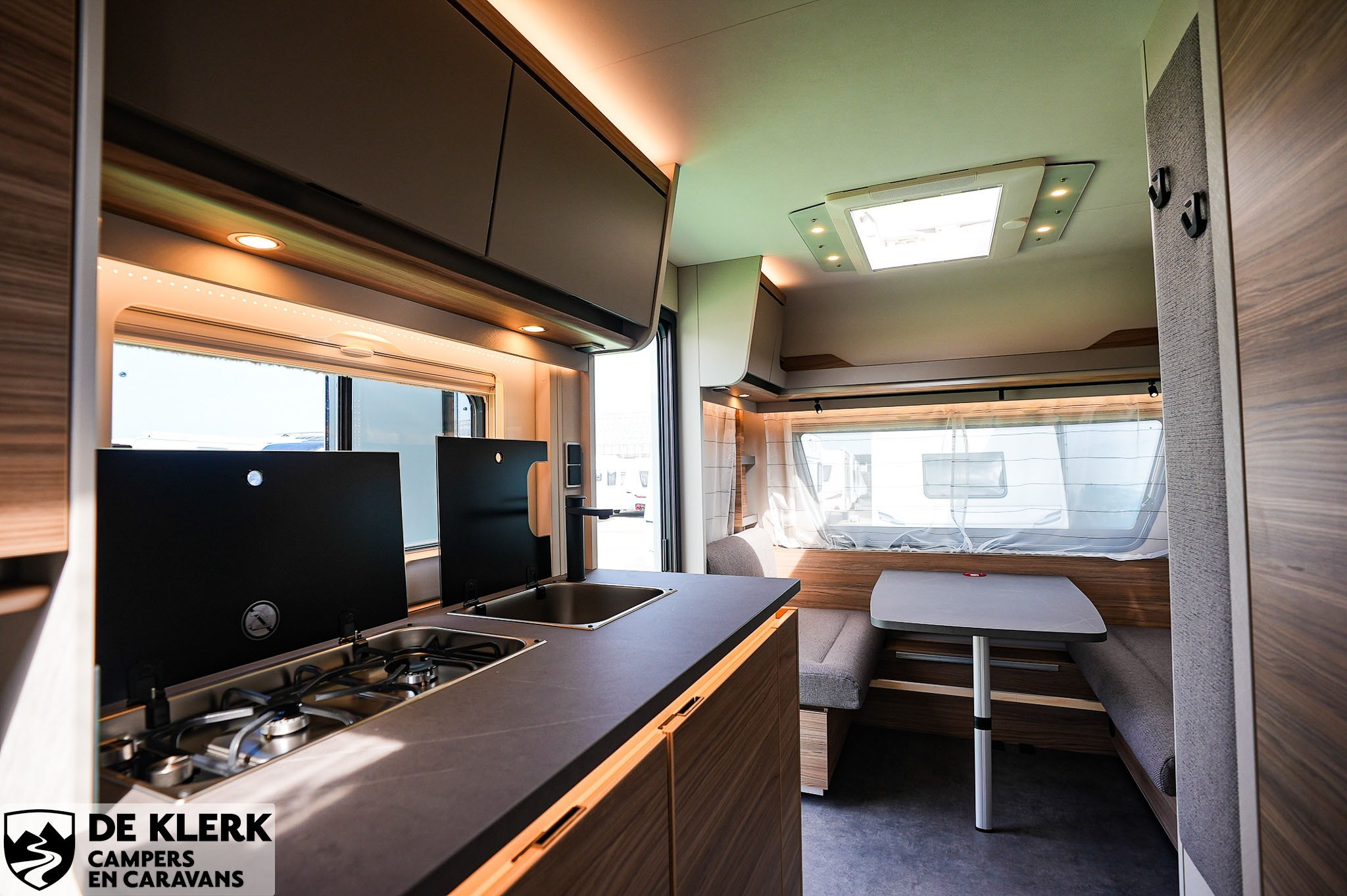 Dethleffs Nomad 460 EL Gratis mover en luifel foto 17