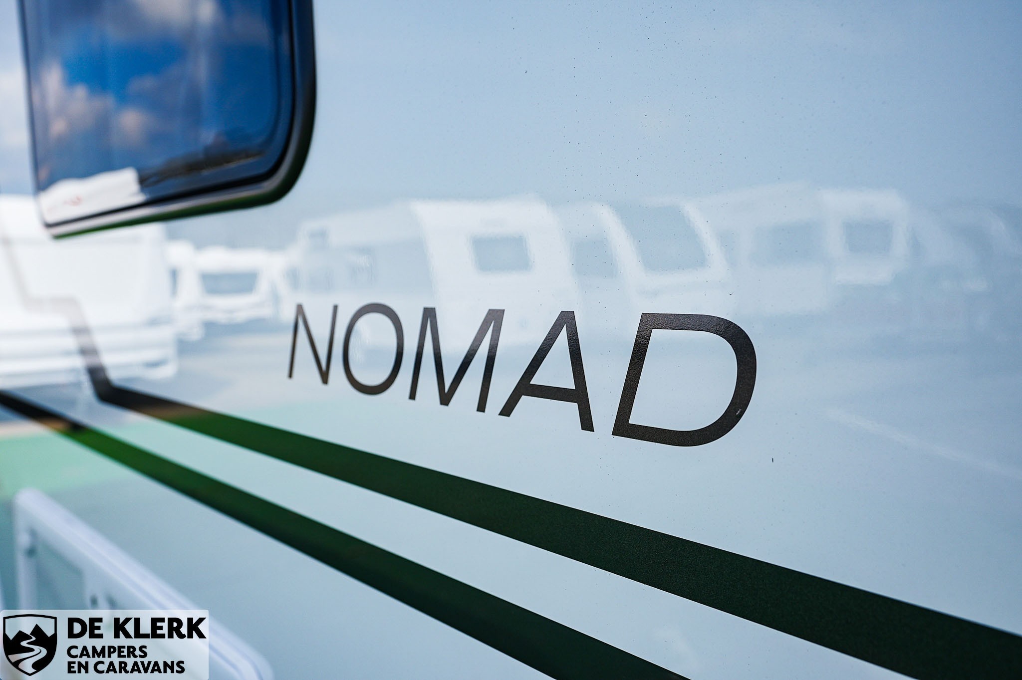 Dethleffs Nomad 460 EL Gratis mover en luifel foto 5