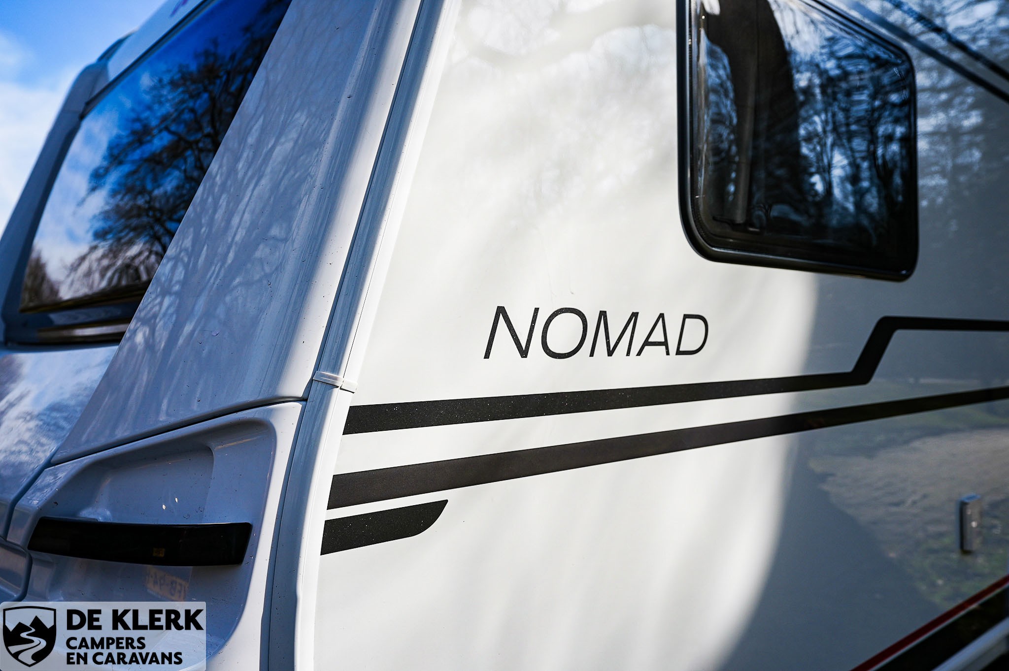 Dethleffs Nomad 460 EL Gratis mover en luifel foto 6