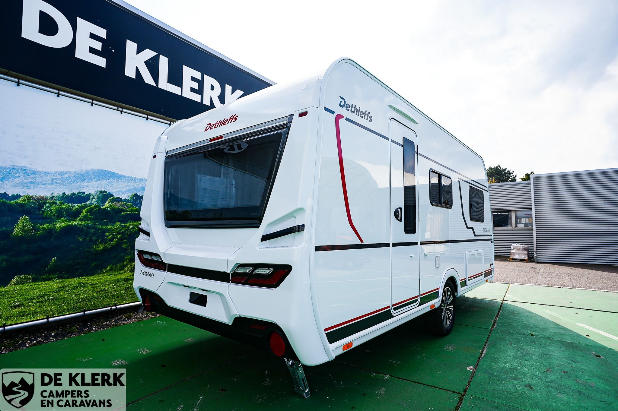 Dethleffs Nomad 460 EL Gratis mover en luifel foto 6