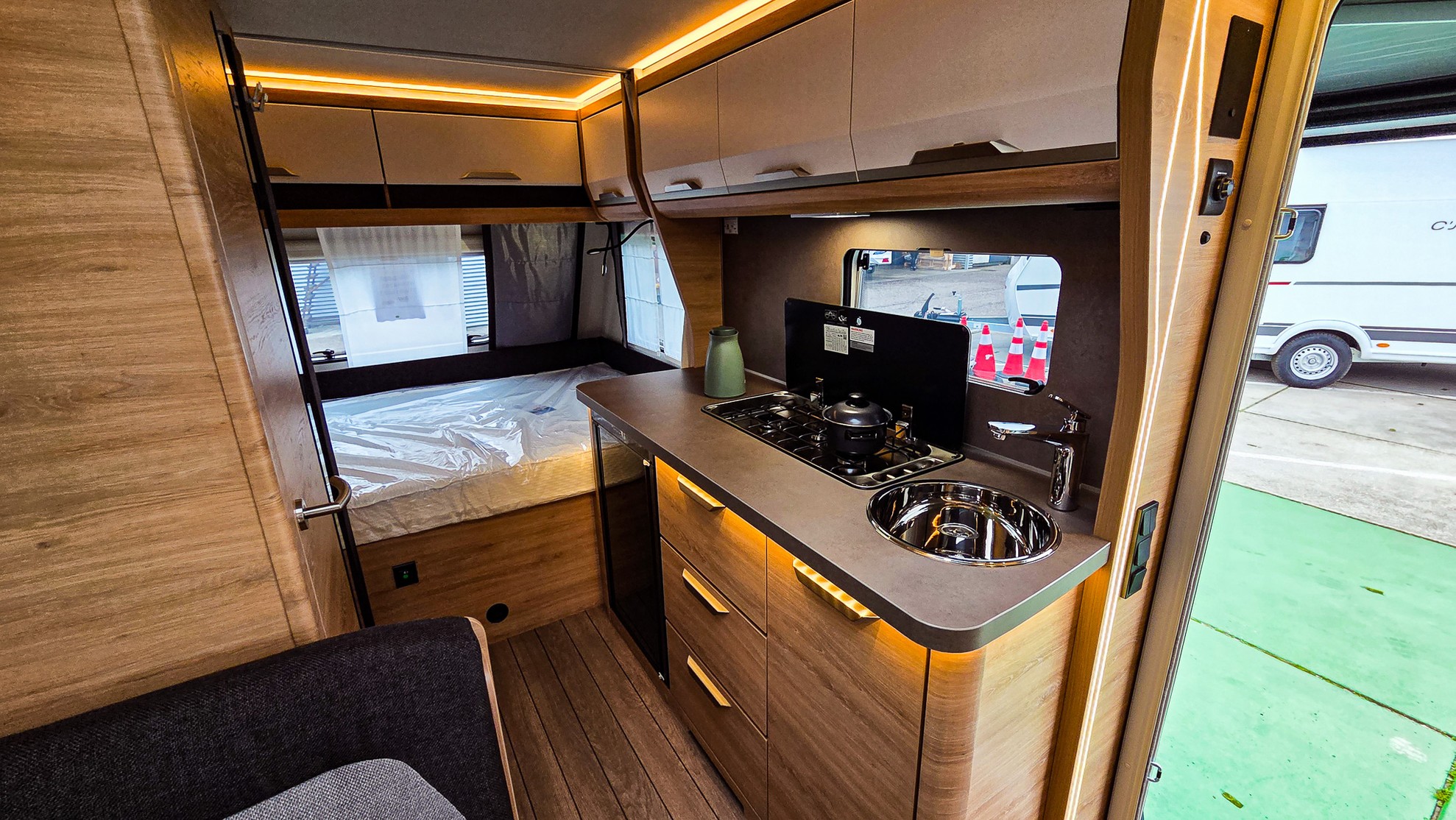 Knaus SUDWIND 420 QD Black Selection Campovolo grey 50% Deals foto 9