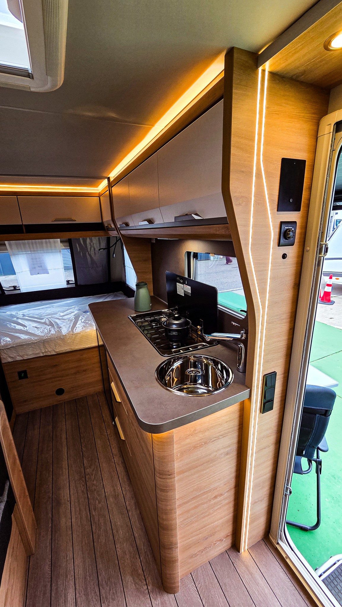 Knaus SUDWIND 420 QD Black Selection Campovolo grey 50% Deals foto 10