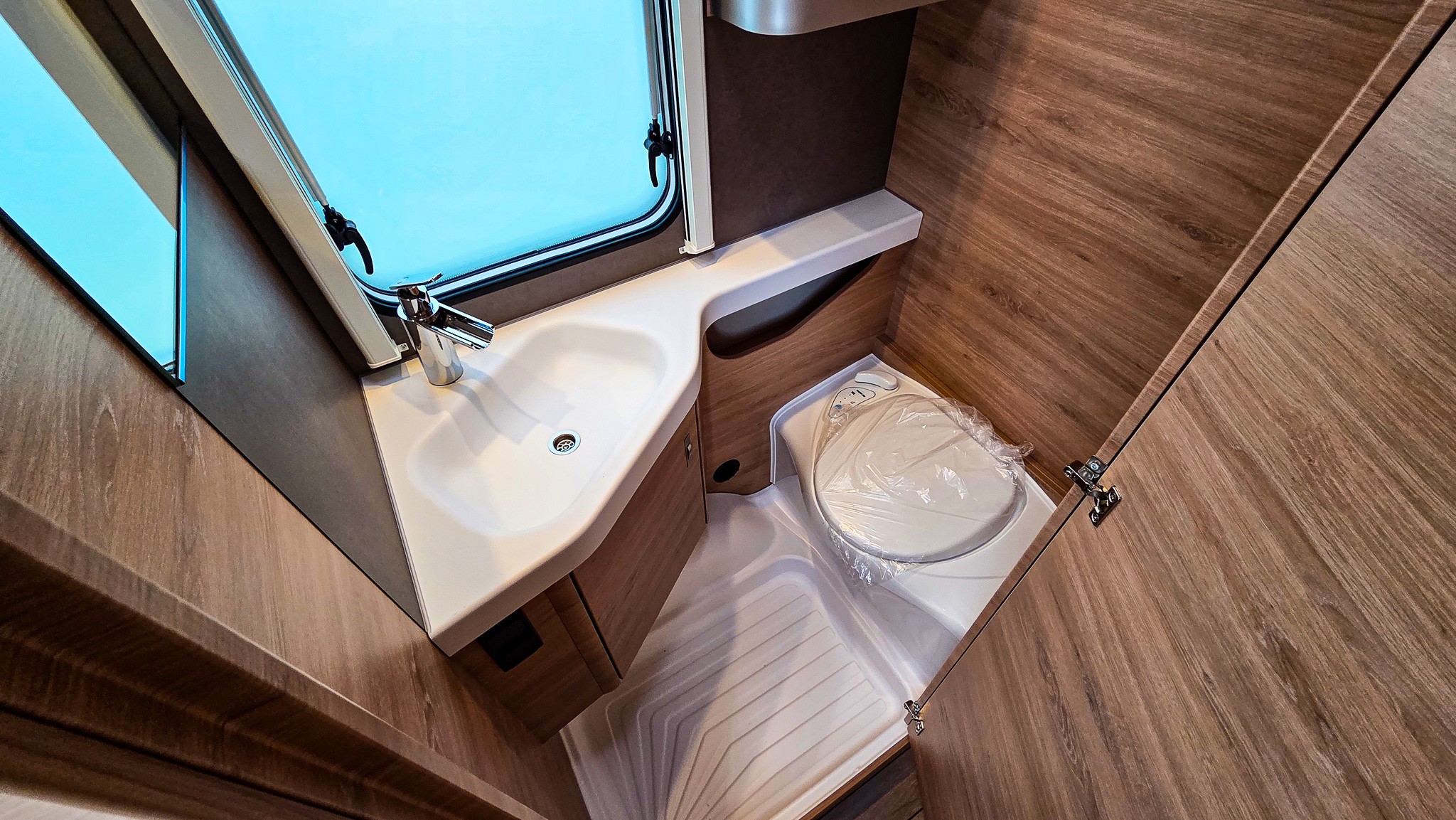 Knaus SUDWIND 420 QD Black Selection Campovolo grey 50% Deals foto 14