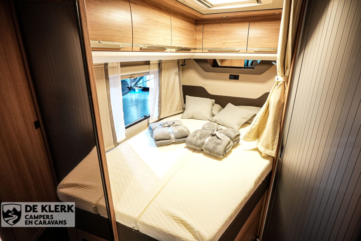 Knaus Sky Ti 650 MF bed