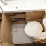 Het toilet met douchemogelijkheid in de Boxstar Lifetime XL