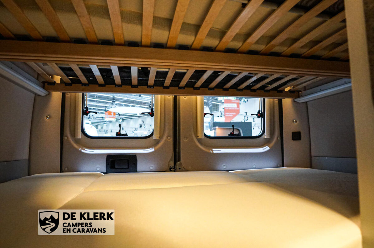 Weinsberg Caratour 600 K hefbed onder