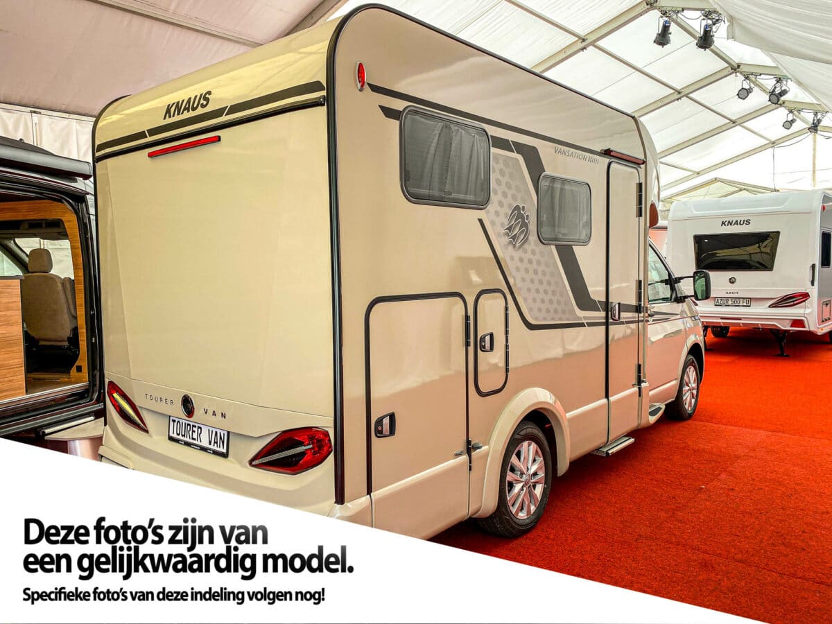 Knaus Tourer Van achterkant aanzicht