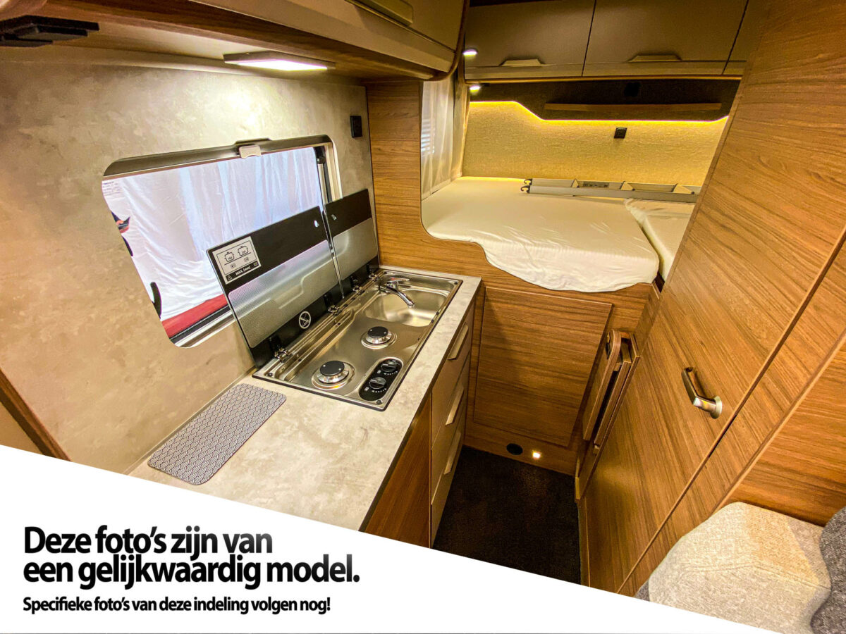 Knaus Tourer Van keuken en queensbed